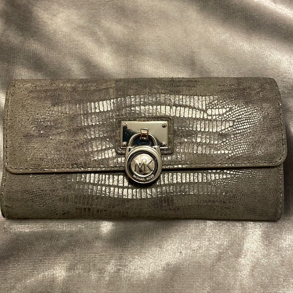 Michael kors snake skin wallet in very good condition.